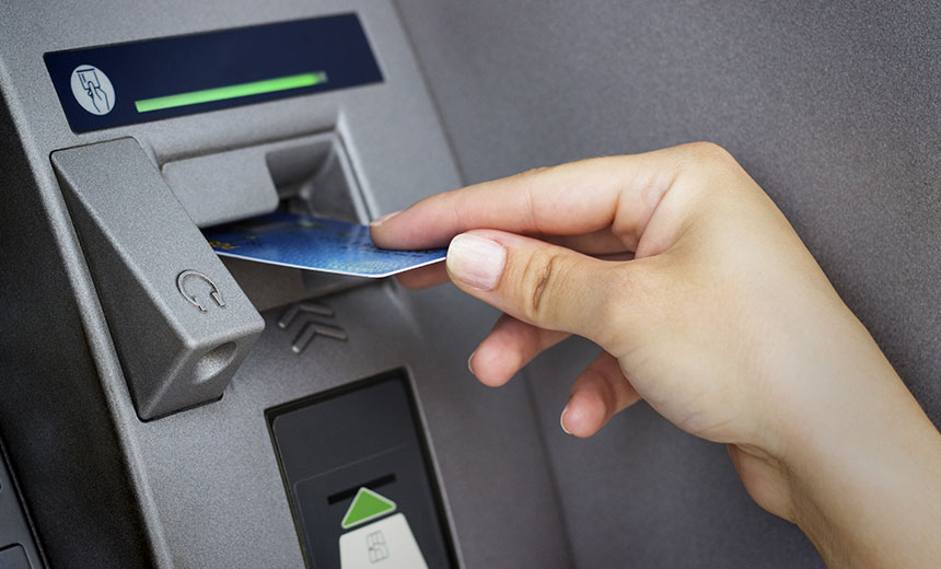 Hình: Dùng thẻ tín dụng như thẻ ATM
Nguồn: Internet