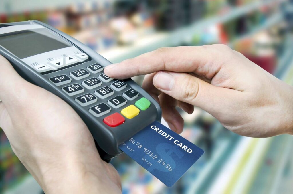Hình: "Dựa dẫm" vào thanh toán số dư tối thiểu của thẻ tín dụng
Nguồn: Internet