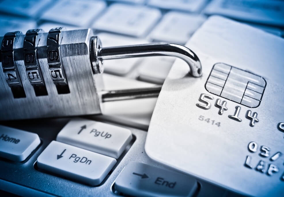 Hình: Thẻ tín dụng có dấu hiệu bị xâm phạm
Nguồn: Internet