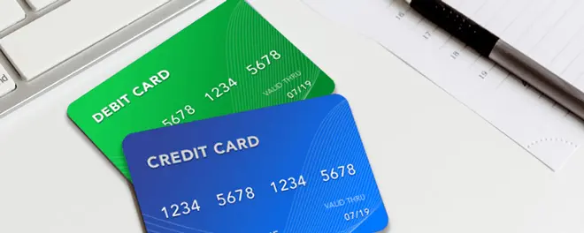 Hình: Nên sử dụng Credit Card hay Debit Card
Nguồn: Internet