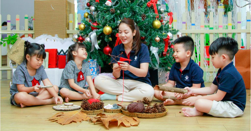 Cách trang trí Noel trường học