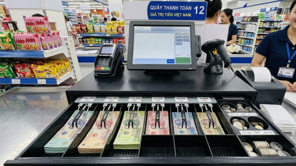 Kiêng để ví tiền, két sắt trống.